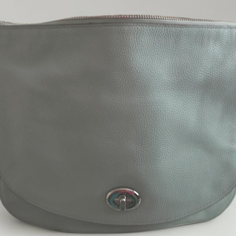 Coach*👋🏻 Mint green Leather Crossbody Bag with Turn-Lock, Has shoulder strap